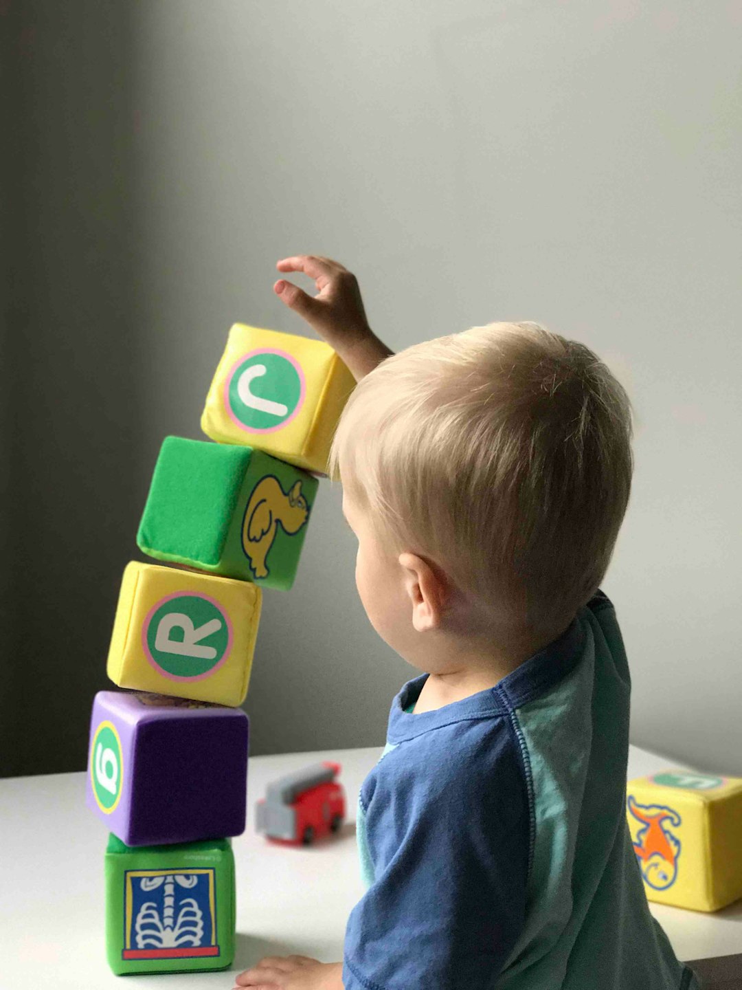Houten blokken om mee te stapelen voor 1-jarige