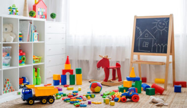 Opgeruimde kinderkamer met speelgoed