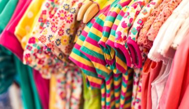 Kinderkleding tweedehands verkopen: wat het oplevert en wat het kost aan tijd