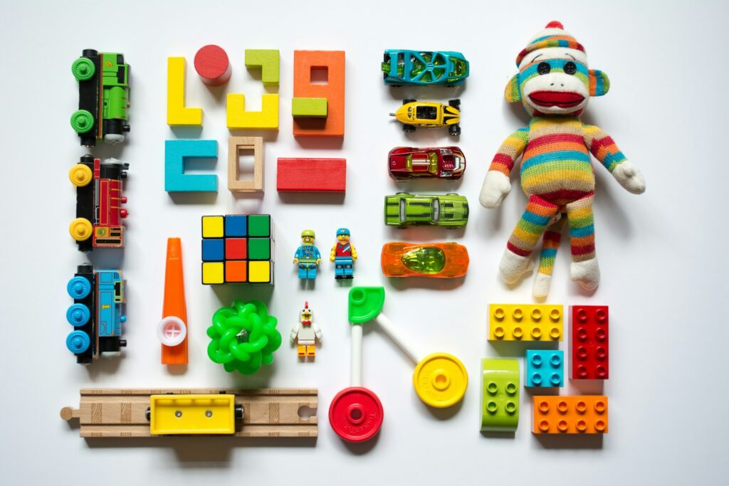 Speelhoek van een kinderdagverblijf met houten speelgoed