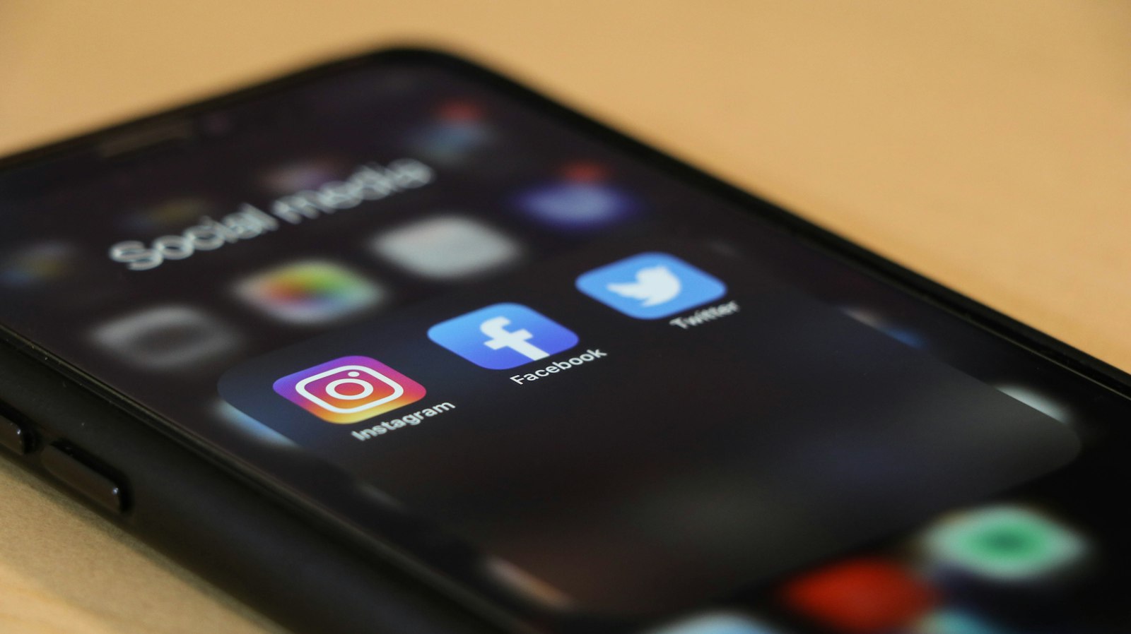 Telefoonscherm met socialemedia-apps